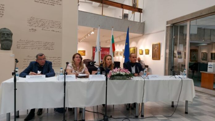 Вицепремиерът Марияна Николова в Кюстендил: Интересът на чужденците към дестинациите за здравен туризъм е голям