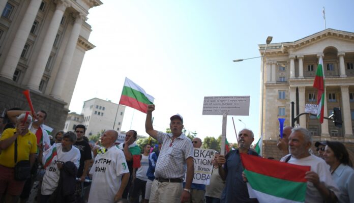 „Галъп”: 59% от българите искат оставка на правителството и бързи избори