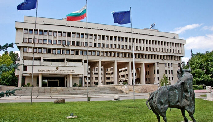 МВнР обяви двама руски дипломати за персона нон грата