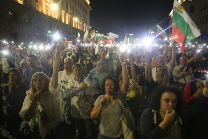 76-и ден на протести: Велико народно въстание и напрежение