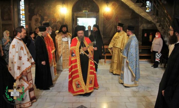 На Архиерейска св. литургия отличиха двама свещеници в Кюстендил