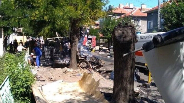 Тежка катастрофа в Айтос отне живота на 28-годишна жена