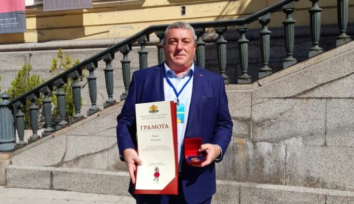 Председателят на НЧ „Братство“ – Кюстендил, с награда „Златен век“