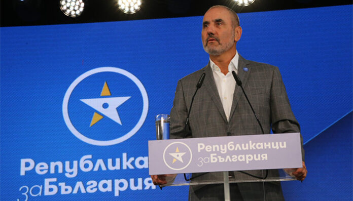 Цветанов: Борисов направи партията заложник на своето оцеляване