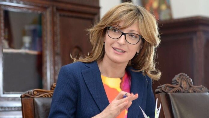 Захариева: Редовните избори са по-полезни за страната