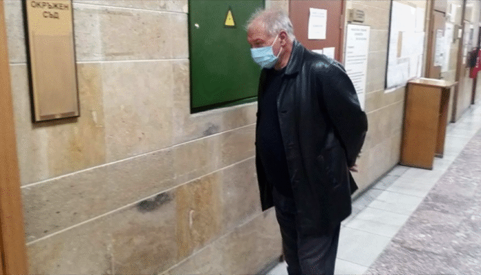 2 години условно за шофьора, подкупил полицаи със златно кюлче