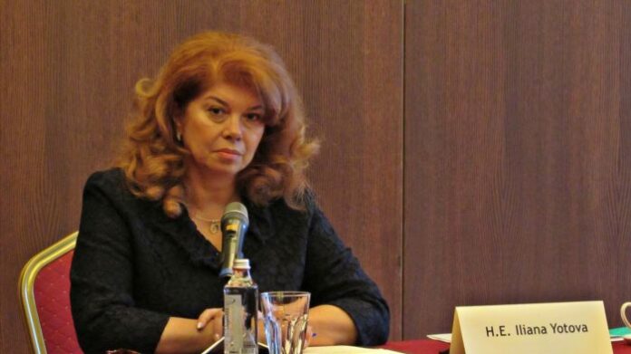 Вицепрезидентът: Слаб и неясен е предложеният от ЕК Пакт за миграцията и убежището