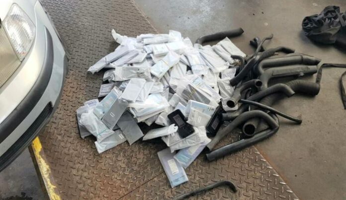 Контрабандни мобилни телефони, укрити в двигател на кола, откриха на ГКПП Капитан Андреево