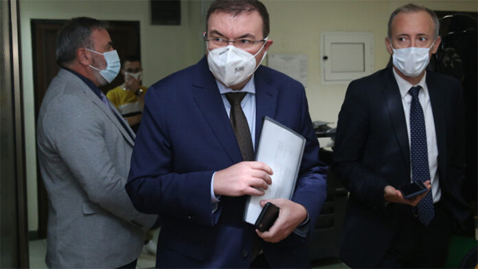 Здравният министър: Хората да избягват пътувания до Благоевград и Търговище
