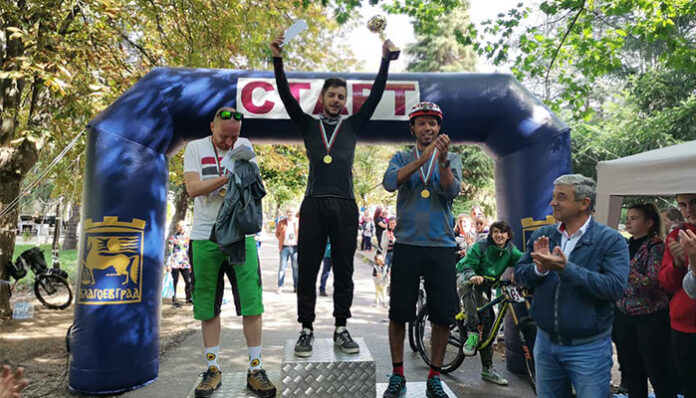 Кметът Румен Томов награди участниците в BLAGOEVGRAD BIKE RACING