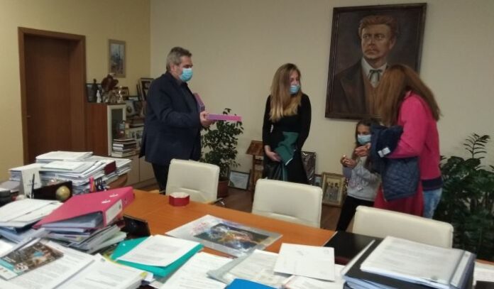 Осигуриха таблети и интернет връзка на учениците в Дрен