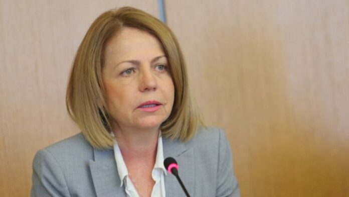 Фандъкова иска отпадане на зелените коридори в магазините и аптеките