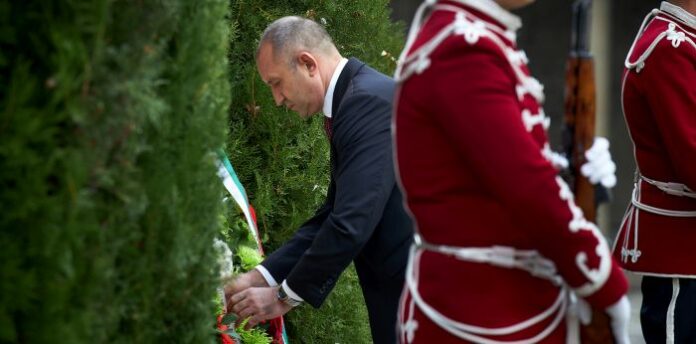Държавният глава Румен Радев отдаде почит на загиналите български воини