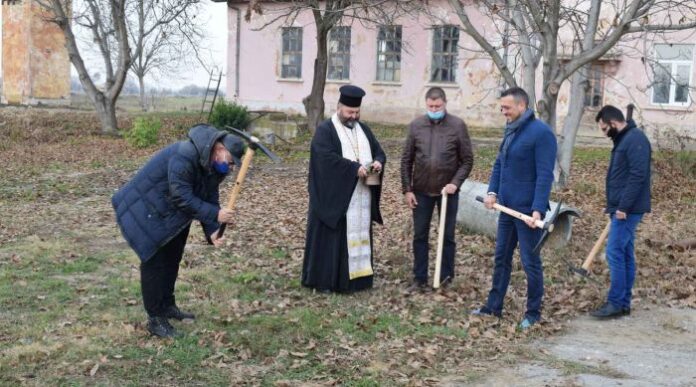 Направиха първа копка на водопровод за селата гара Елин Пелин и Нови хан