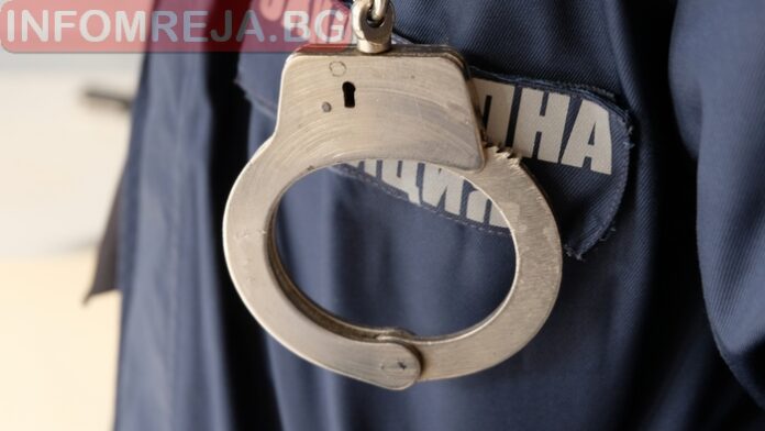 Задържаха незаконни имигранти, укрити в камион
