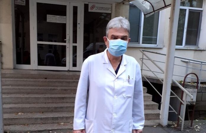Д-р Величков: Умолявам всички, носете маски, помогнете ни!