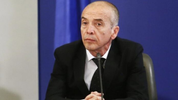 Доц. Мангъров: До 2-3 месеца всички ще сме се срещнали с коронавируса
