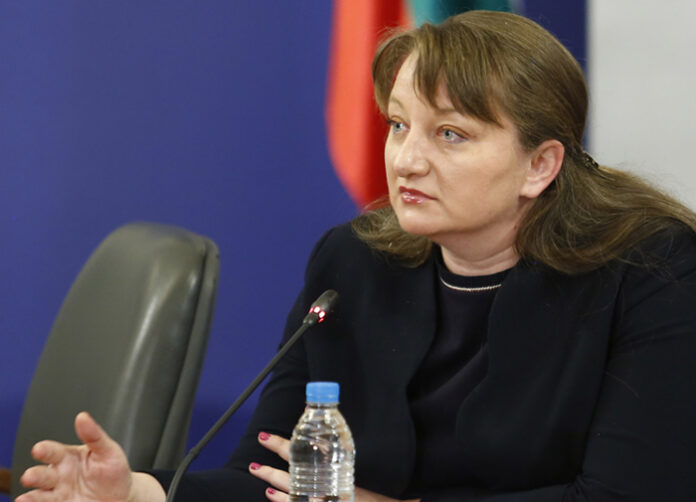 Сачева допълни заповедта за затворените бизнеси