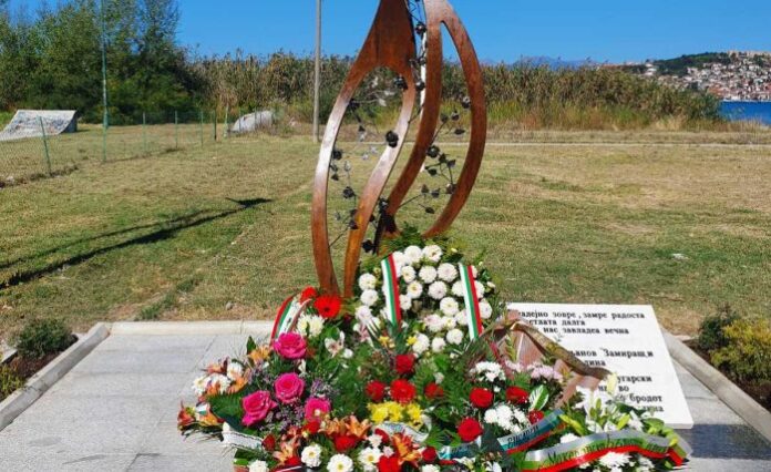 Разрушиха паметника на загиналите българи в Охридското езеро през 2009 г.