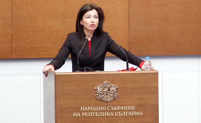 Надя Клисурска: Седми месец управляващите държат страната в безпрецедентен хаос