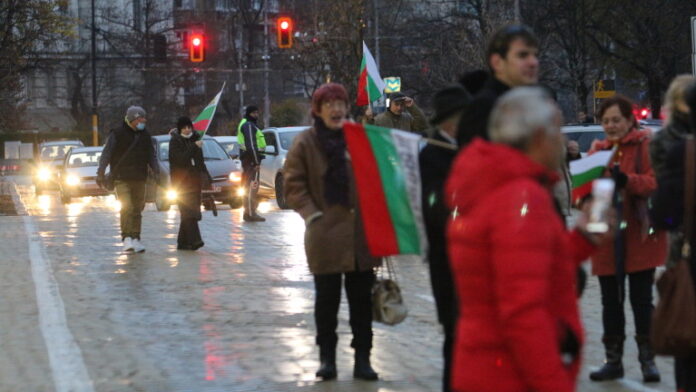 Протестиращи се опитаха да стигнат до старата сграда на парламента