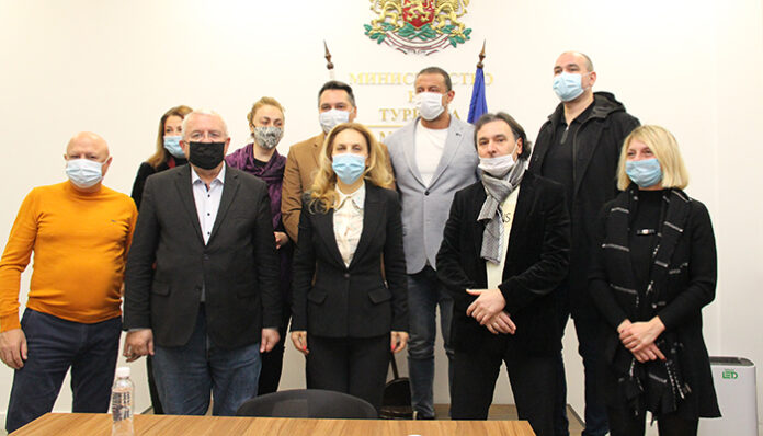 Абсолютната дисциплина ще отвори заведенията на 21-ви декември