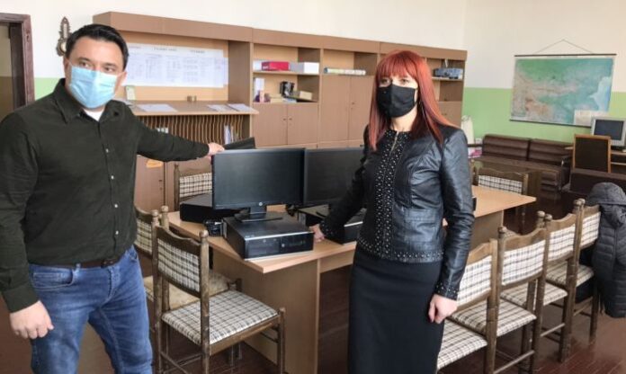 Ротари клуб – Дупница, с дарение в три училища