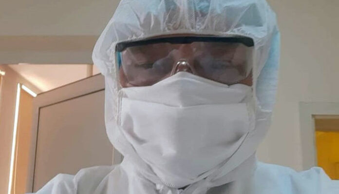 Почти година депутатът д-р Емил Тончев е доброволец в болницата в Разлог