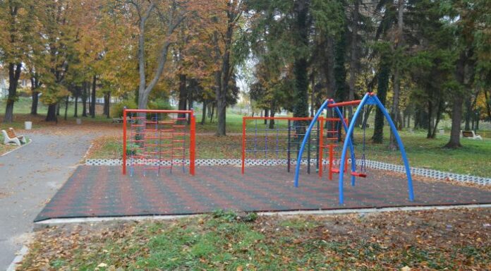Нова детска площадка радва малчуганите в Радомир