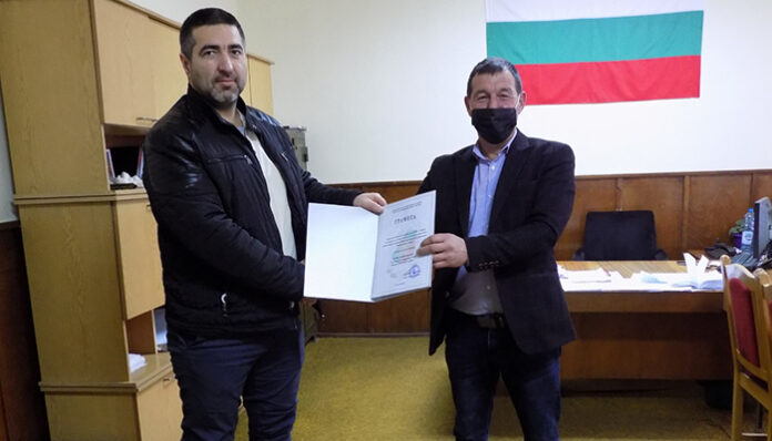 Наградиха полицай, спасил дете, блъснато от кола