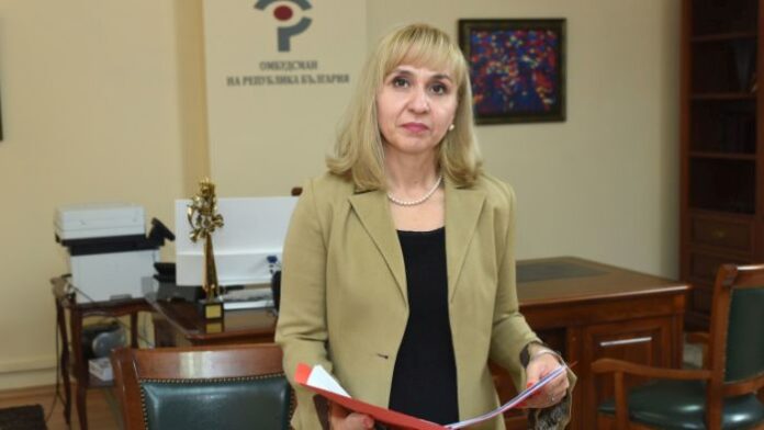 Едно от всеки пет деца е изключено от е-обучението, отчита омбудсманът