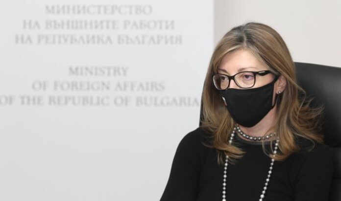 Захариева: В учебниците на Северна Македония българите все още са фашисти