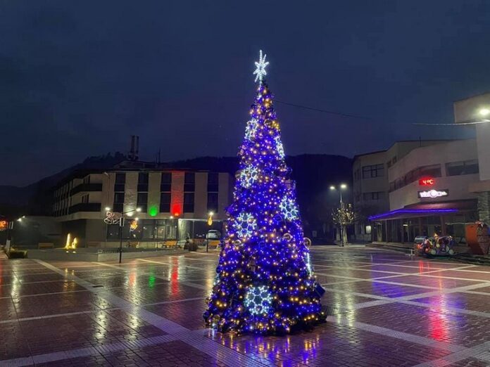 Коледните светлини грейнаха в Белица, Сандански, Кресна и Симитли