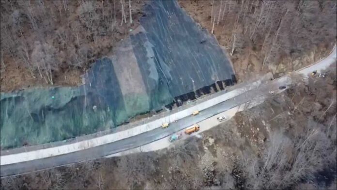АПИ: Приключва укрепването на срутището по пътя за Рилския манастир (СНИМКИ)