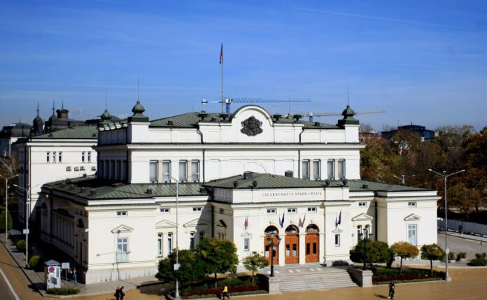 Сградата на парламента пази историческо послание, зазидано в основите ѝ