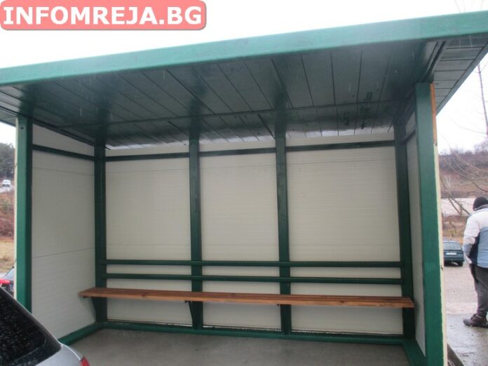 Спасяват чакащите пред COVID отделението в Гоце Делчев от дъжд и сняг