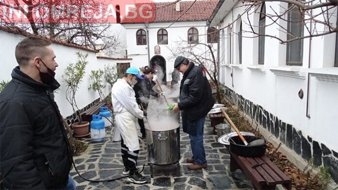 Курбан за здраве раздадоха на Стефановден в Благоевград