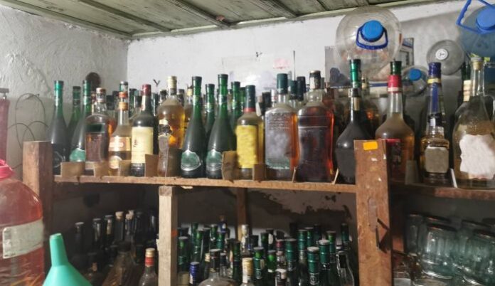 Митнически служители задържаха 626 л нелегален алкохол