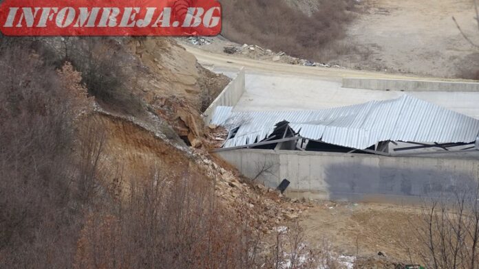 Част от скат се срути върху покрив от депото над Благоевград