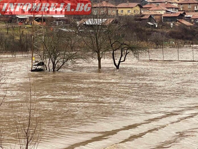 Земеделски площи са под вода в община Банско (СНИМКИ)