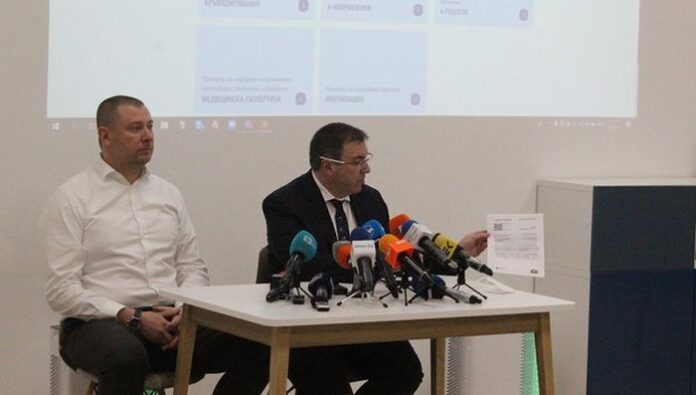 Министър Ангелов представи сертификата за ваксинация срещу COVID-19
