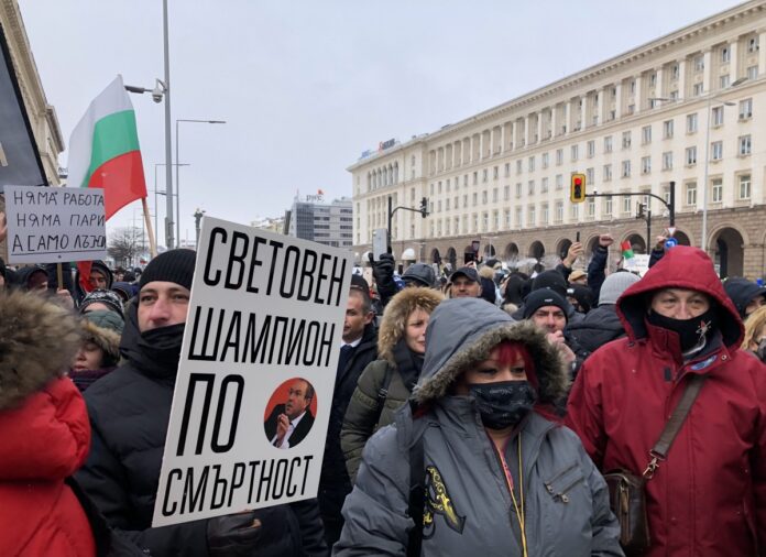 Ресторантьорите: Не ни оставяте друг избор, освен гражданско неподчинение
