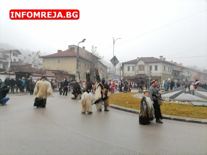 В Разлог спазиха вековната традиция "Старчевата"
