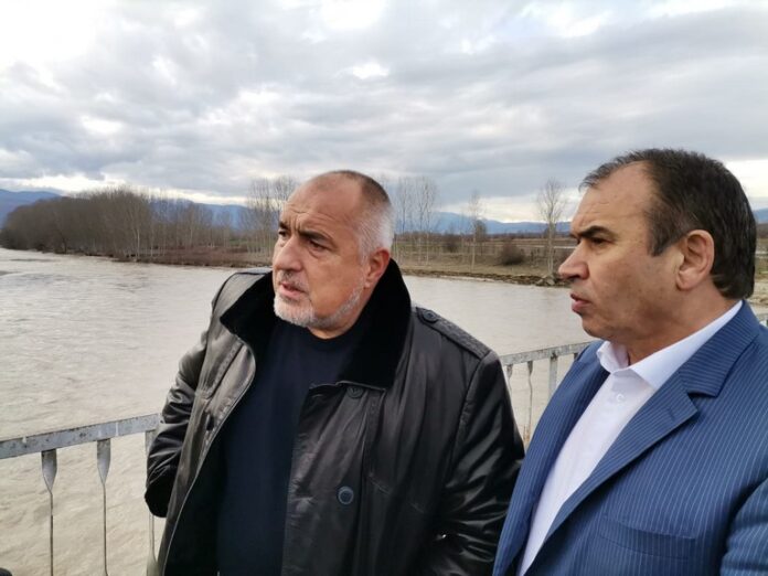 Премиерът обеща да помогне на Хаджидимово след дъжда
