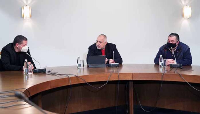 Правителството отпусна 220 000 лева за почистване на "пластмасов" Искър