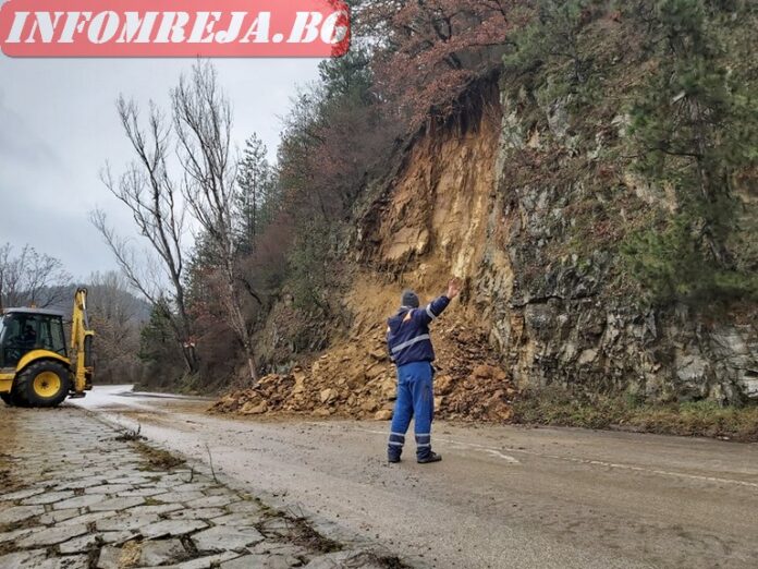 17 наводнени къщи и свличания на земна маса са регистрирани в Благоевградско