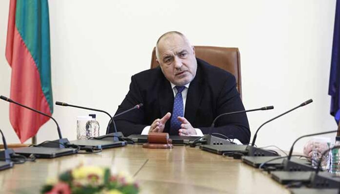 Учениците поетапно пълнят школата, ваксините пристигат, Борисов доволен