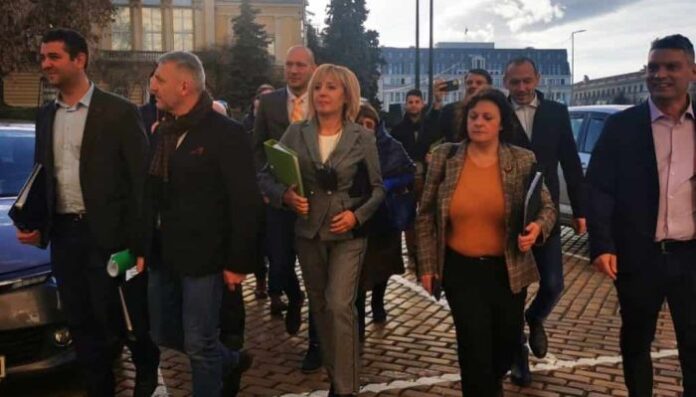 Манолова: Внесохме 5507 подписа в ЦИК за регистрация на „Изправи се! Мутри вън!“ за изборите