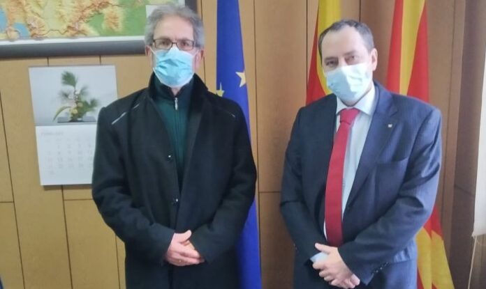 Посолството ни в Северна Македония дари храни за 30 социално слаби в Кратово
