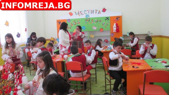 Работилница за мартенички във Второ ОУ - Гоце Делчев